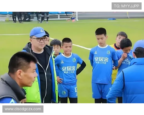 足球小将夺冠 董路呼吁从娃娃抓起